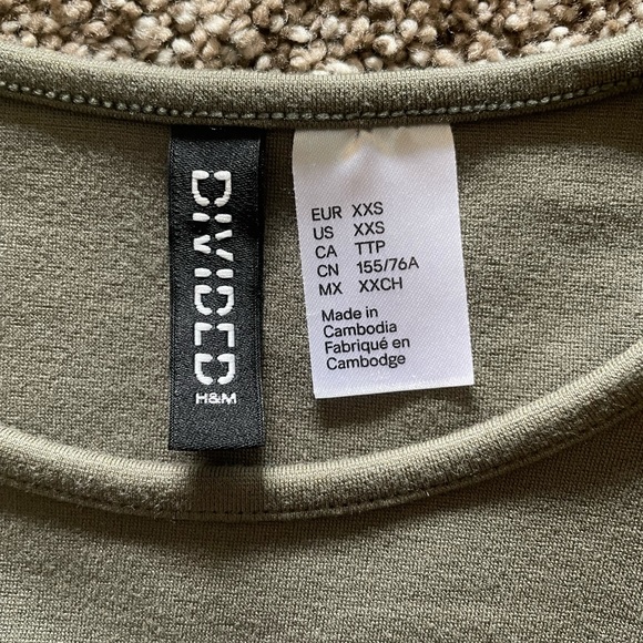 H&M Divided Long Sleeved Crop Top - Picture 9 of 9